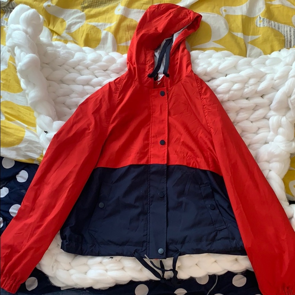 😁 NWOT DIVIDED XS Windbreaker hoodie